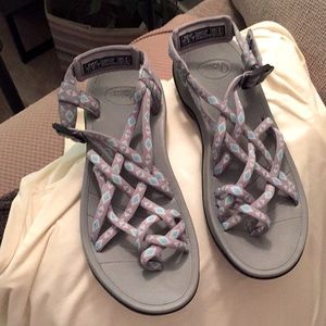 Women’s new slip-on sandals. Size 9. True to size.
